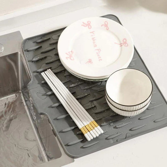 💥No-Spill Silicone Worktop Saver – Heat-Resistant & Non-Slip Mat for Drip-Free Drying💥